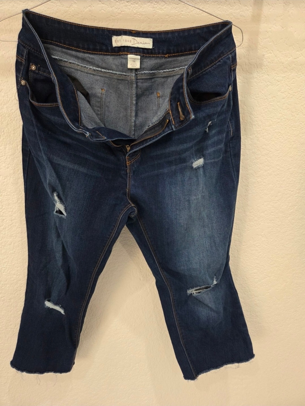 Distressed Dark Blue Cropped Jeans - Womens